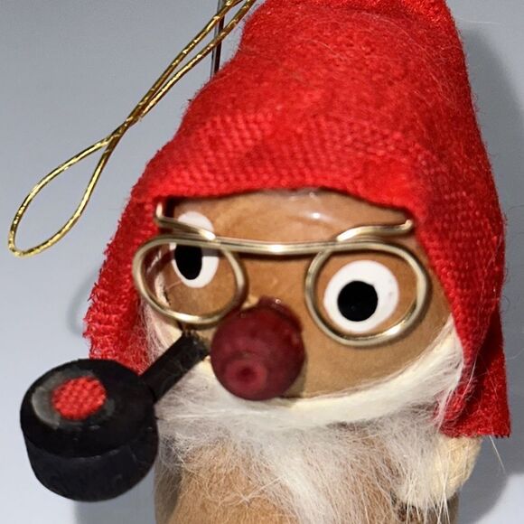 Vintage wooden gnome Christmas tree ornament with glasses & red cap - Picture 2 of 4